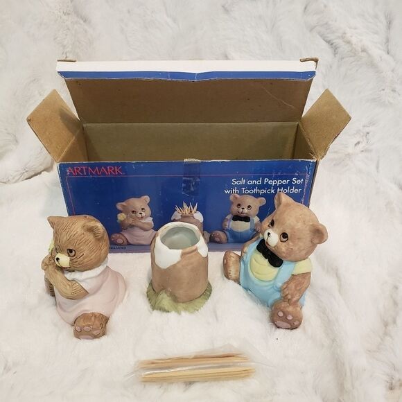 Salt & Pepper Shakers - Picture 7 of 11